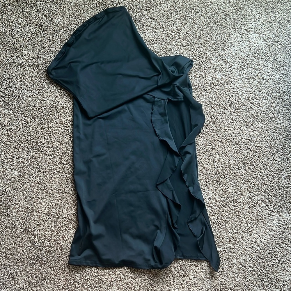 New black long strapless dress with ruffle leg slit. Size M.